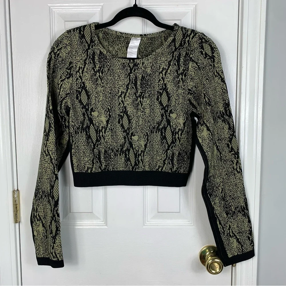 Fabletics Kamila Seamless Long Sleeve Top Size Large